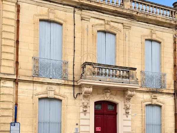 LUNEL — IMMEUBLE DE CARACTÈRE AVEC JARDIN, À AMÉNAGER SELON
