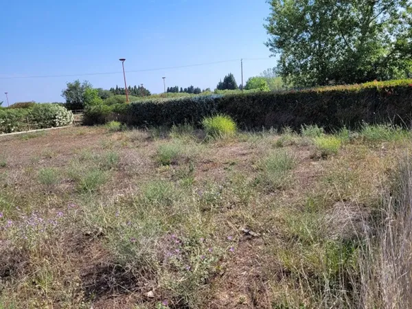 Terrain 698 m²