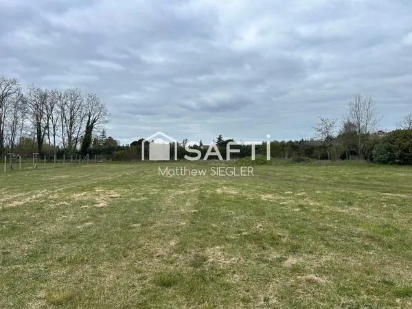 Terrain à bâtir de 2 021 m² situé à Gizeux, dans un environnement calme et verdoyant, idéal pour con