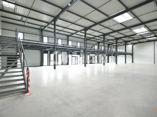 Local d'activité 886 m²