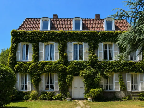 Demeure de charme - 350m2 +parc 1700 m2 . DPE :B - oasis calme en plein coeur de ville