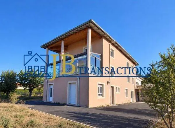 Maison 7 pièces 330 m²