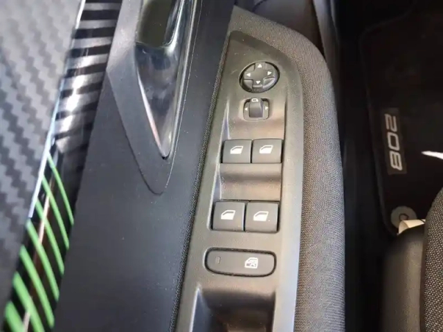 Peugeot 208 puretech 75 s&amp;s bvm5 — photo 18