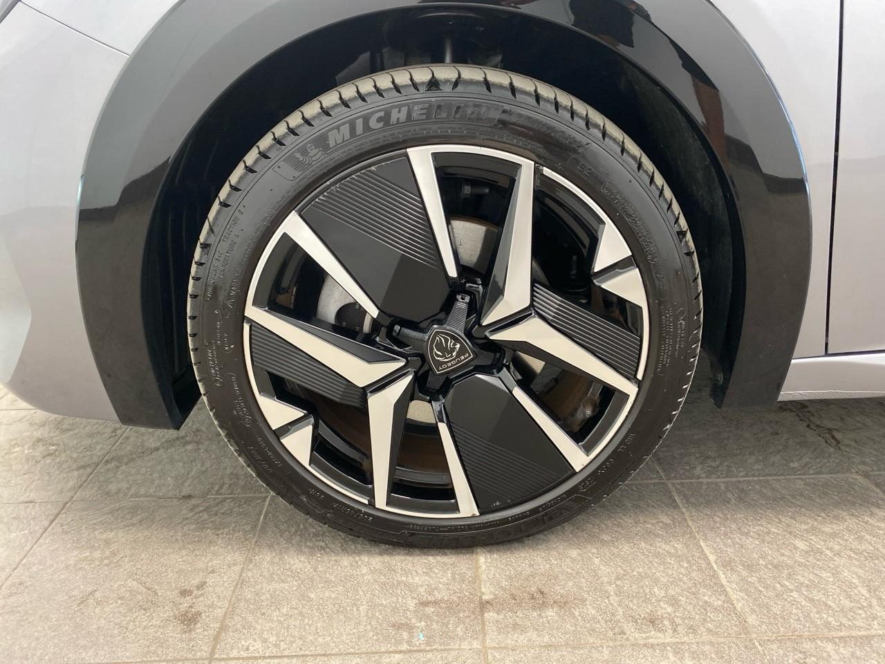 Peugeot 208 hybrid 110 e-dcs6 serie speciale envy — photo 11