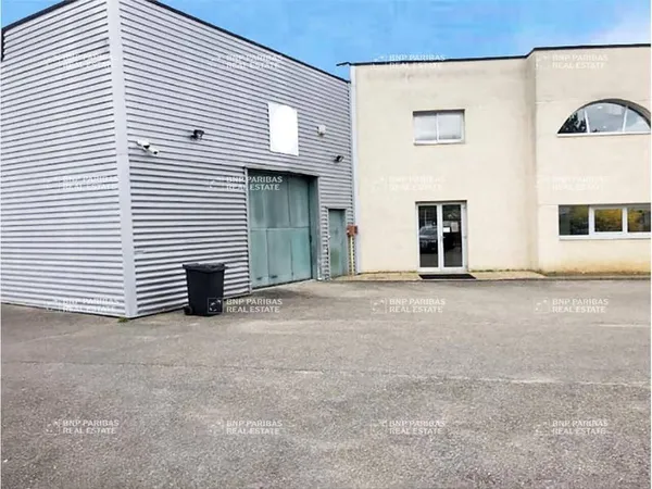 Local d'activité 1160 m²