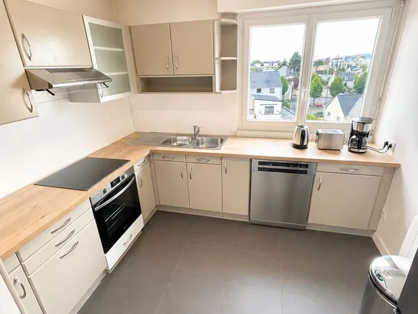 Appartement entièrement meublé et rénové - 3 chambres - disponible dès maintenant