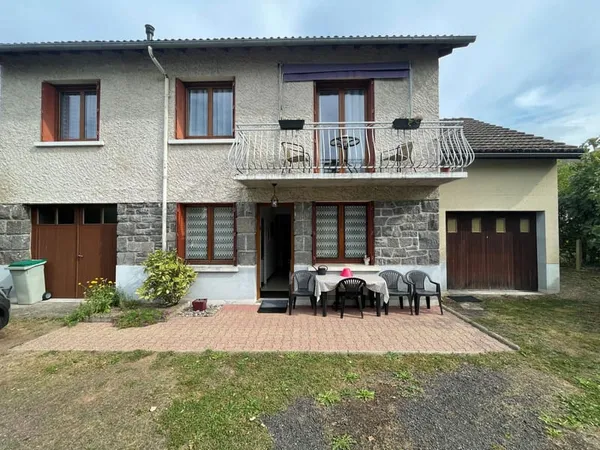 JOLIE MAISON FAMILIALE A SAIGNES