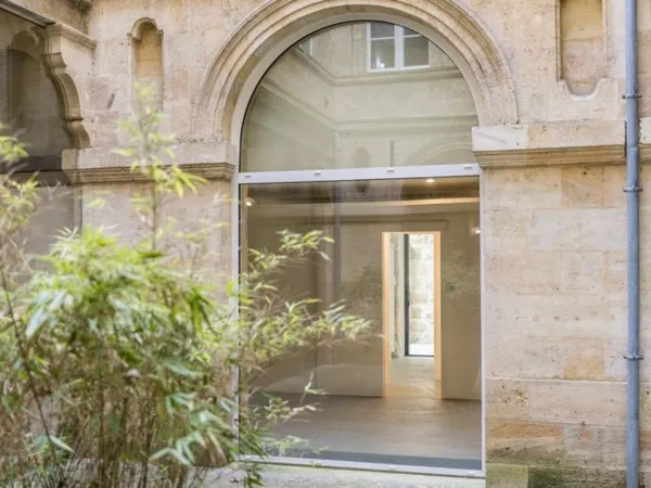 LOCAUX RENOVES A USAGE MIXTE - TRIANGLE D'OR