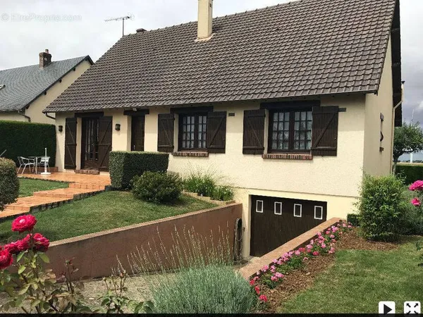15 min AUNEAU maison sur sous sol 3 chambres - 840 m2 jardin