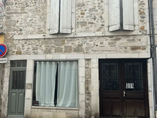T3 parfait état en hyper centre de Nay au calme