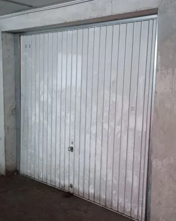 A louer parking box