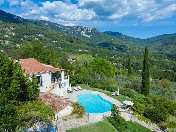 Local 6 pièces 192 m²