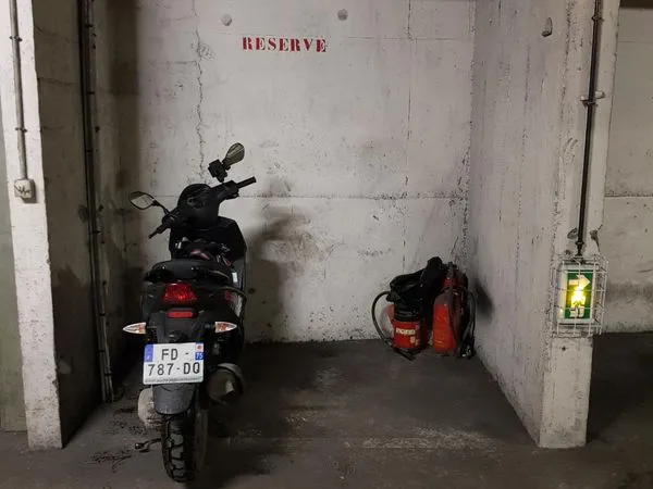Parking moto 2 roues, localisé au 49 rue Ordener 75018 Paris