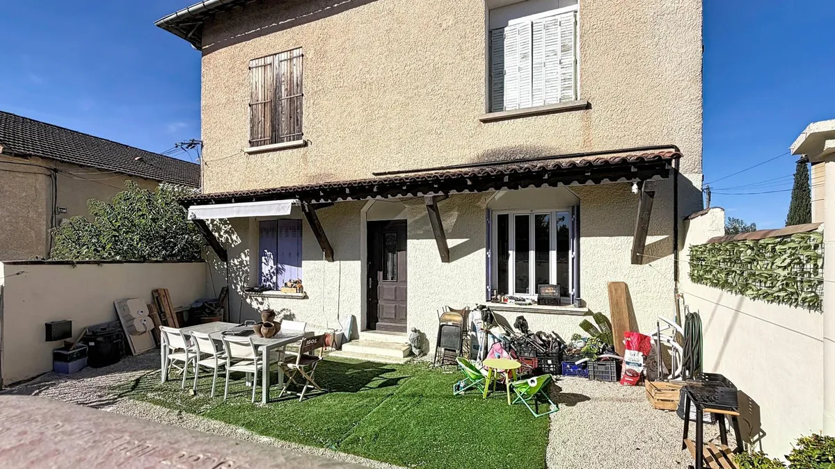 Photo 1