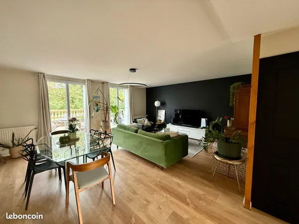 À LOUER - Maison de 110 m² avec terrasse, garage et stationnements - Poitiers Sud