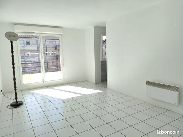 F2 calme avec balcon et parking dans résidence sécurisée - Rouen Rive Gauche