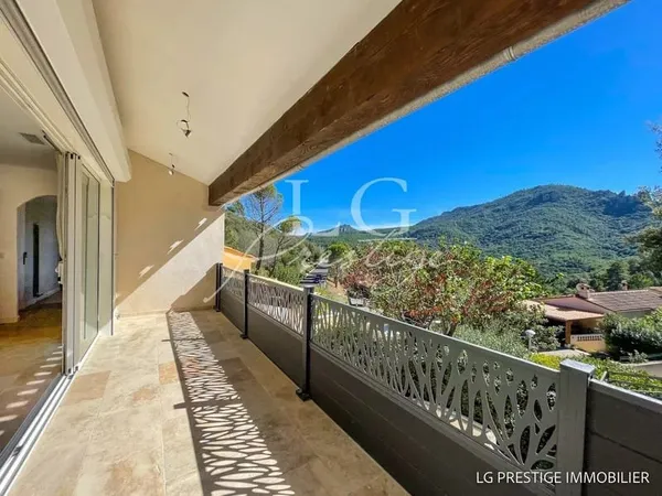 VUE DEGAGEE SUR L'ESTEREL