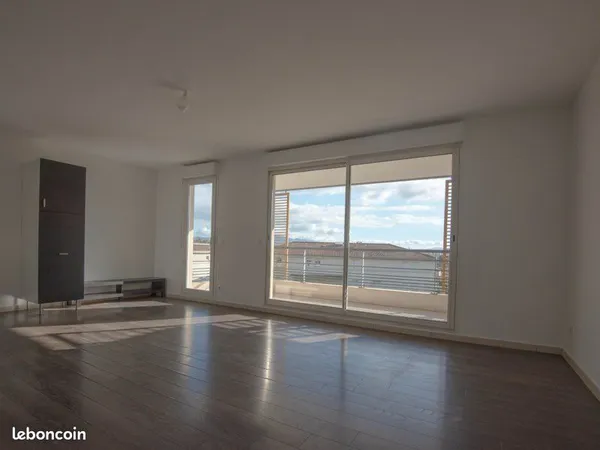 Appartement T4 Marseille 13 ieme , terrasse plein sud , 2 box garage plus parking