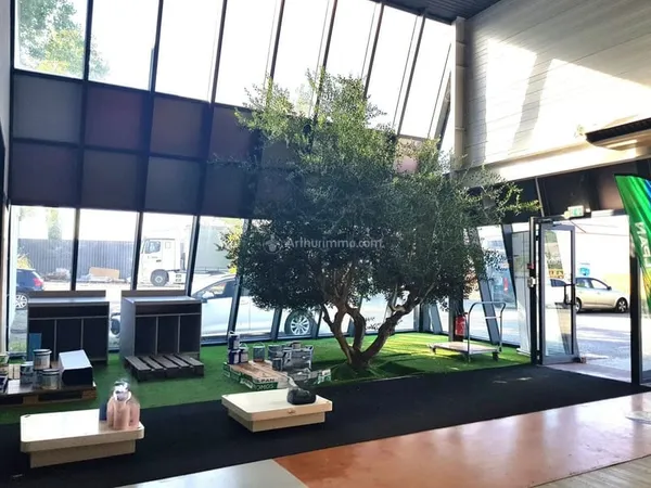 Commerce 550 m²