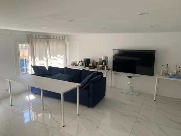 Ensemble immobilier de 140 m² ?Appartement + Murs commerce