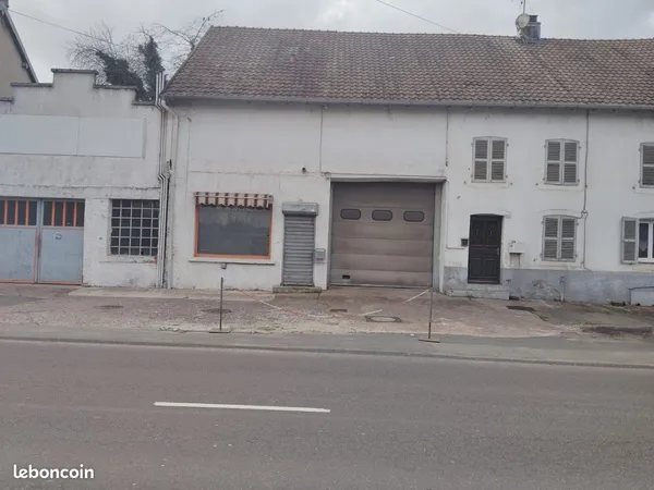 Valdoie, location attelier garage 150 m2 sur nationale belfort Montbéliard