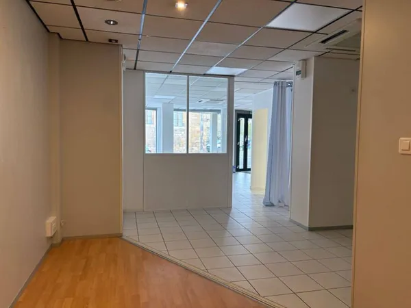 Local 122 m²