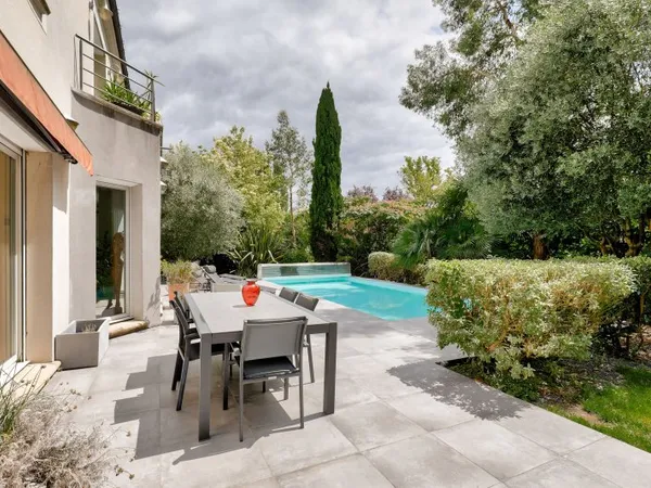 Vends maison d'exception avec parc arboré et piscine - 260m²