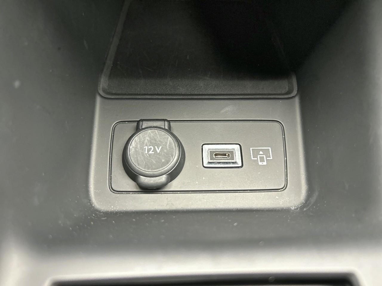 Peugeot 308 hybrid 145 e-dcs6 gt — photo 20