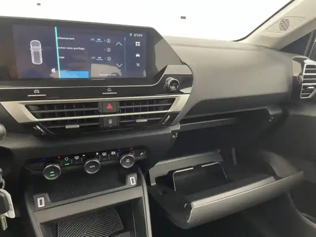 Citroën C4 e- 136 ch automatique — photo 28