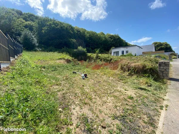 Terrain constructible viabilisé 664 m² vue dégagée - Le Juch