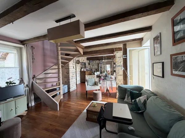 SECTEUR CHEMAUDIN, À 10 MIN DE L'HÔPITAL – BELLE MAISON DE CARACTÈRE DE 250 M² AVEC PISCINE