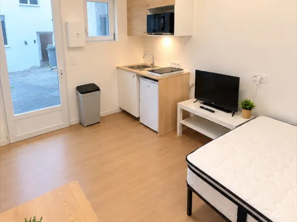 Loue Studio meublé refait à neuf - idéal étudiant