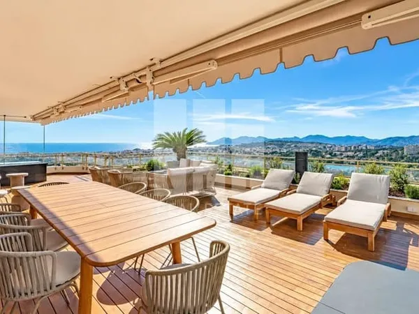 Le Cannet Résidentiel - Penthouse 5 Chambres Avec Vue Mer Panoramique - Entièrement Rénové Par Archi