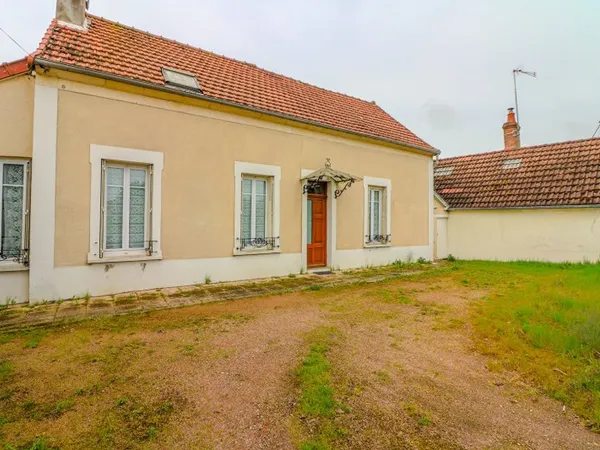 Maison Saint Eloi, 3 chambres, potentiel 4 chambres, terrain clôturé, proche tout commerce, double g