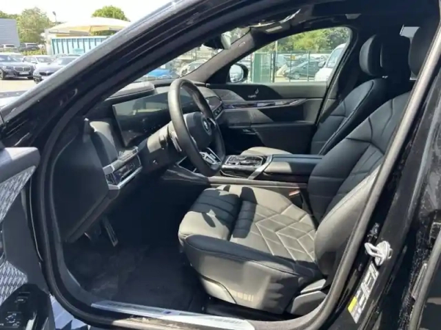 Bmw I7 m70 xdrive 659ch m performance — photo 11