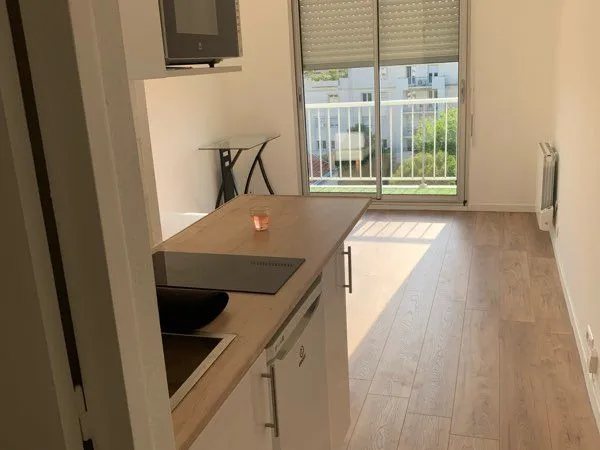 Studio avec balcon quartier saint Seurin