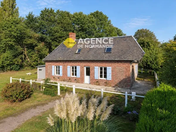 Maison en briques avec 2452 m² de terrain secteur Broglie