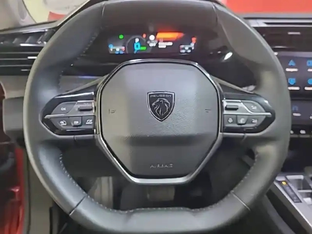 Peugeot 308 phev 180 e-eat8 — photo 9