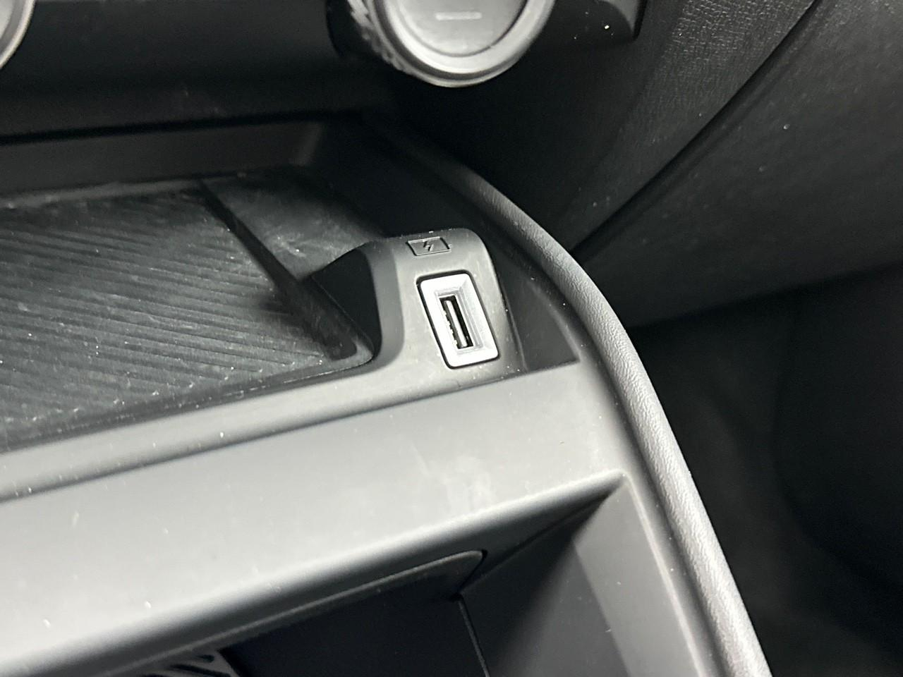 Citroën C4 puretech 130 s&s eat8 shine — photo 31