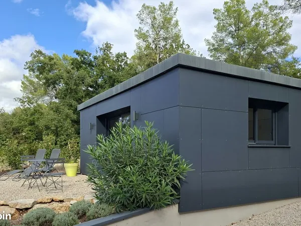 LOCATION ETUDIANTE Appartement meublé neuf climatisé de 30 m² avec Parking et Terrasse