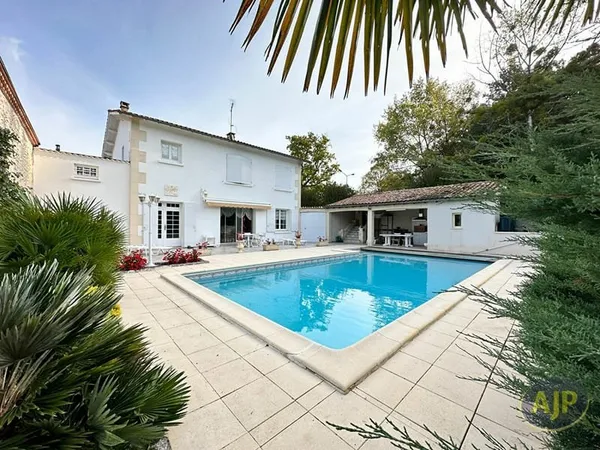 Maison St Bris Des Bois 8 pièce(s) 260 m2