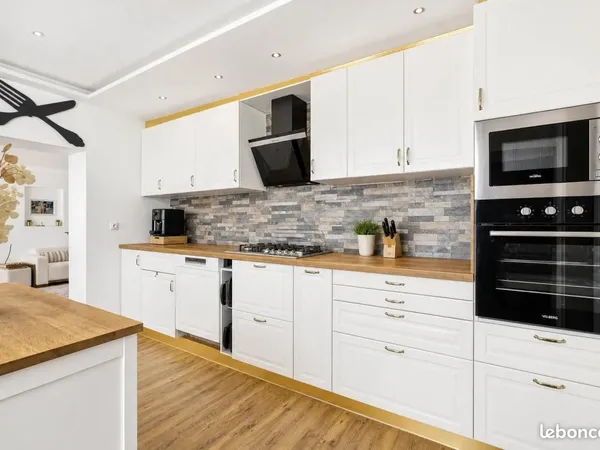 Maison 8 pièces 218 m²