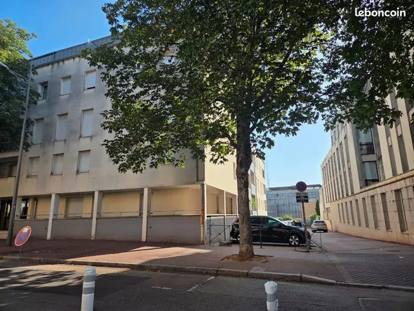 Stationnement Location Feytiat   75€