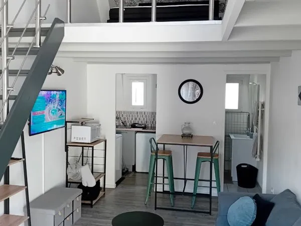 Duplex T2 meublé et cour privée