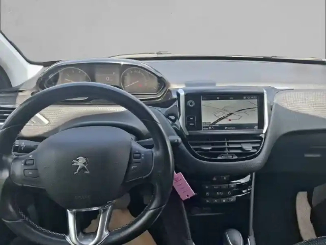 Peugeot 208 puretech 110ch s&amp;s eat6 — photo 29
