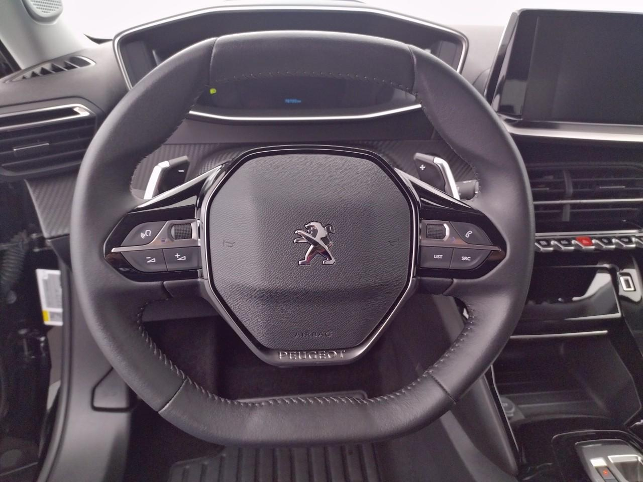 Peugeot 2008 puretech 130 s&s eat8 allure pack — photo 19