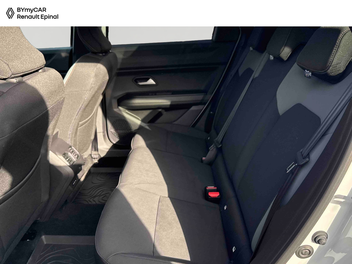 Dacia Bigster Hybrid 155 — photo 12