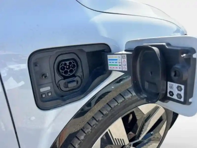 Renault Megane e-tech electric ev60 220ch techno super charge — photo 10