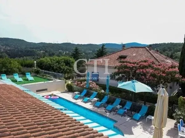 Maison 7 pièces 220 m²