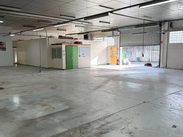 Local 470 m² VIENNE